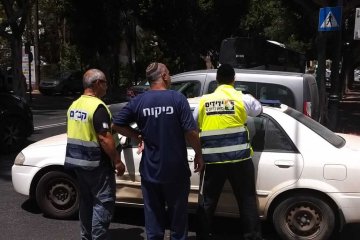 רמלה: ילד שננעל בשגגה ברכב חולץ בשלום ע”י כונן ידידים