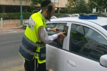 ילד ננעל ברכב ביהוד \\ כונני ידידים חילצו