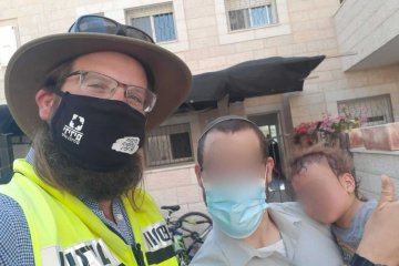 בית־אל: ילד ננעל בשגגה ברכב • כונן ידידים חילץ אותו בשלום