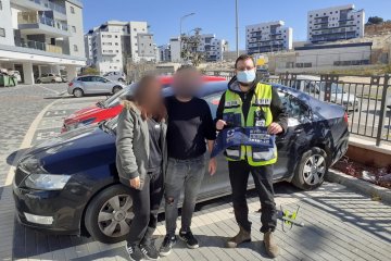 שכונת הפרחים: תינוקת ננעלה במכונית