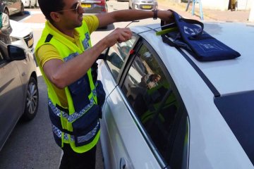 בת ים: פעוטה כבת שנתיים ננעלה ברכב בשגגה לעיני אמה וחולצה בשלום על ידי כונני ידידים • “אנשים התפעלו מאוד ממהירות הפתיחה היעילה והנקייה” • בידידים ממליצים לאמץ “כלל מפתח” ולהשאיר את מפתח הרכב תמיד איתכם