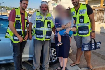 חריש: פעוט ננעל בשגגה ברכב לעיני הוריו, כונני ידידים חילצו אותו בשלום • בידידים קוראים להורים לאמץ “כלל מפתח”