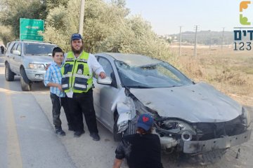 רכב פרטי התהפך לואדי בסמוך לכניסה לעיר בית שמש • ג’יפאי ידידים הפך את הרכב בחזרה במקצועיות • לפני שבוע תרמה חברת פז ציוד מקצועי ומתקדם ששימש כעת בחילוץ המורכב