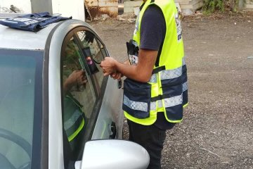 חוף פלמחים: פעוט ננעל בשגגה ברכב לעיני אביו, כונני ידידים חילצו אותו בשלום • “ההגעה עם אופנוע חסכה זמן רב” • בידידים קוראים להורים לאמץ “כלל מפתח”