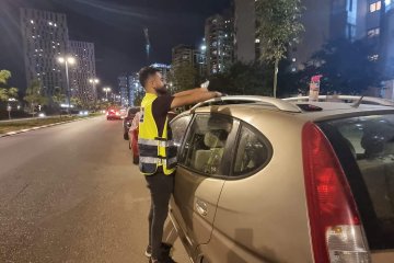 ירושלים: ילד כבן שלוש ננעל בשגגה ברכב. כונן ידידים חילץ אותו בשלום • בידידים קוראים להורים לאמץ “כלל מפתח”