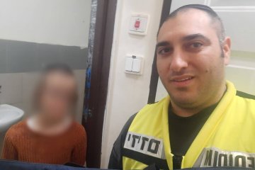 טבריה: ילד כבן שמונה ננעל בשירותים בבית הספר • מתנדב ידידים חילץ אותו בשלום • “עשרות ילדים אמרו לי תודה. זה היה מרגש.”