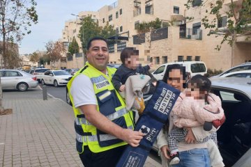 הר חומה: תאומים בני שנה ננעלו ברכב וחולצו במהירות • יהודה הללי מנהל הצוות – אין סיפוק גדול מזה לפתוח ככה את היום!