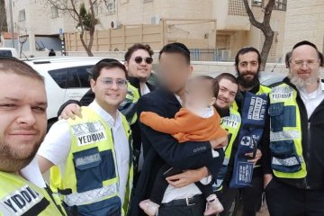 ביתר עילית: פעוטה ננעלה בשגגה ברכב, מתנדבי ידידים חילצו אותה בשלום • “תחושה מטורפת, אין יותר טוב מזה. תודה להשם שזיכה אותי”