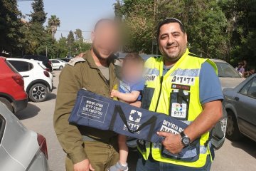 בית הכרם, ירושלים: קריאה פשוטה להנעה הפכה לקריאת חירום • שלושה ילדים ננעלו ברכב. מתנדבי ידידים חילצו אותם בשלום •
