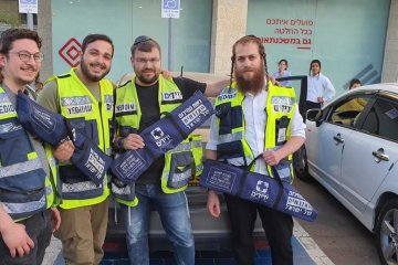 אריאל: תינוק ננעל ברכב וחולץ בשלום על ידי מתנדבי ידידים • “זכות גדולה ותחושה נפלאה”