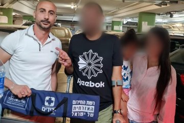 יבנה: קריאה רביעית של ילד נעול ברכב בעיר בתוך 3 שעות • מתנדב ידידים חילץ פעוטה שננעלה ברכב שעתיים אחרי שחילץ תינוק • “לא הספקתי להירגע מהחילוץ הקודם וכבר יצאתי לחילוץ נוסף”