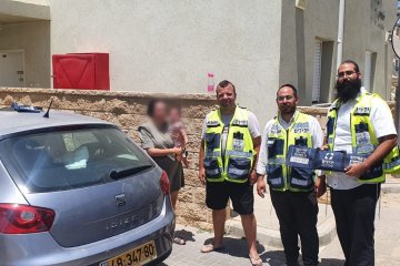 אופקים: תינוקת ננעלה ברכב וחולצה בשלום על ידי כונני ידידים