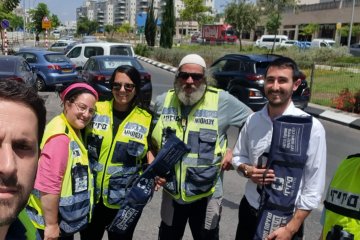 חריש: תינוקת ננעלה ברכב וחולצה בשלום על ידי מתנדבי ידידים • “שלושה ימים, שלושה חילוצים”