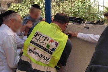 בית וגן: צוות בית הספר הזעיק את מתנדבי ידידים בעקבות הילכדות רגלו של תלמיד בין הסורגים