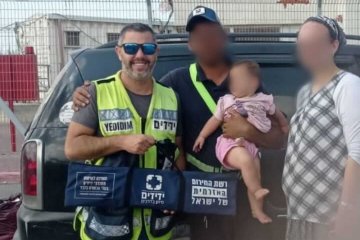 אשדוד: תינוקת ננעלה בשגגה ברכב, מתנדב ידידים חילץ אותה • “אל תאמר לי זה לא יקרה”
