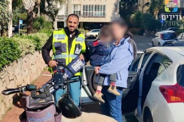 רחובות: ילד ננעל בשגגה ברכב, מתנדב ידידים חילץ אותו בשלום • ״האמא שמחה על החילוץ המהיר״