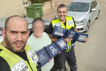 באר שבע: תינוקת ננעלה בשגגה ברכב, מתנדבי ידידים חילצו אותה בשלום • “מרגש מאוד לעזור לאנשים במצוקה