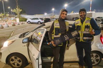 ירושלים: תינוק ננעל בשגגה ברכב, מתנדב ידידים חילץ אותו בשלום • ״סיפוק גדול לעזור לאחרים״