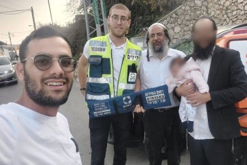 צפת: תינוקת ננעלה בשגגה ברכב, וחולצה בשלום על ידי מתנדבי ידידים • “תוך שניות בודדות חילצנו את התינוקת”