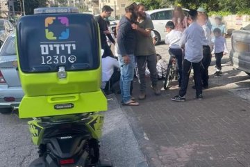 ירושלים: כף רגלו של ילד נלכדה בדוושת אופניים, מתנדבי ידידים חילצו אותה בבטחה • “בעבודת צוות ובזהירות הנדרשת, הצלחנו לשחרר את כף הרגל
