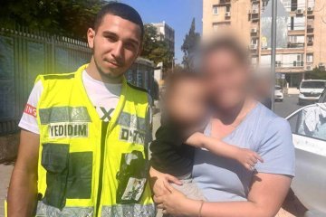 תל אביב: תינוק ננעל בשגגה ברכב, מתנדב ידידים חילץ אותו בשלום • ״האמא הייתה המומה מהמענה והחילוץ המהיר״