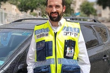 שעלבים: פעוט ננעל בשגגה ברכב, מתנדבי ידידים חילצו אותו בשלום • ״האבא הודה לנו ושמח מאוד בחילוץ בנו״