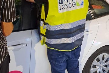 ירושלים: פעוט ננעל ברכב וחולץ בשלום על ידי מתנדב ידידים • ״הרגשה מדהימה להיות שותף בחילוץ, גם שאתה נמצא מרחוק ולא בשטח״
