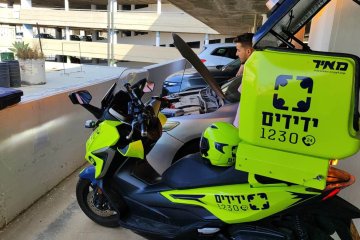 חיפה: פעוט ננעל בשגגה ברכב, מתנדב ידידים חילץ אותו בשלום • “לפני כמה ימים החלטתי להצטרף וכבר זכיתי לחלץ פעוט