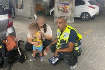 חיפה: פעוט ננעל בשגגה ברכב, מתנדב ידידים חילץ אותו בשלום • “האירוע הזה גרם לי להוזיל דמעה” • צפו🎥