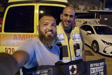 באר שבע: צוות מתנדבי ידידים חילץ בשלום פעוט שננעל בשגגה ברכב • ״הרגשה נפלאה לסייע בחילוץ מציל חיים