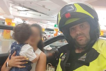 תל אביב: פעוט כבן שנתיים ננעל בשגגה ברכב, מתנדב ידידים חילץ אותו בשלום