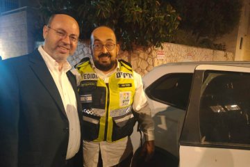 ירושלים: מתנדב ידידים חילץ בשלום פעוט שננעל בשגגה ברכב • ״מסוג החילוצים שמזרימים אנדרנלין״