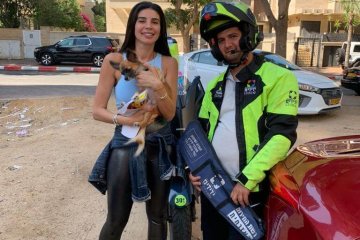 נתניה: כלב ננעל בשגגה ברכב לעיני בעליו, וחולץ בשלום על ידי מתנדב ידידים • ״תענוג גדול להציל חיים״