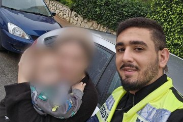 אשדוד: תינוק ננעל בשגגה ברכב, מתנדב ידידים חילץ אותו בשלום • ״פגשתי באמא ליד הרכב בוכה ולחוצה״