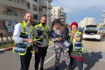 חריש: פעוט ננעל בשגגה ברכב, מתנדבי ידידים חילצו אותו בשלום • “לאחר ניסיון אחד הדלת נפתחה והילד חולץ בשלום”