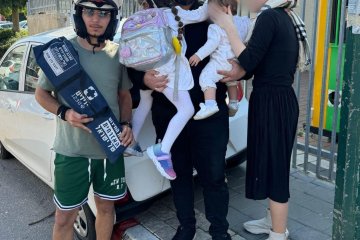 תל אביב: מתנדב ידידים חילץ בשלום תינוקת שננעלה בשגגה ברכב • “תחושה אדירה וסיפוק עצום”