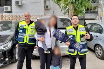 אשדוד: פעוט ננעל בשגגה ברכב, מתנדבי ידידים חילצו אותו בשלום • ״בפעולות חילוץ נמרצות, חילצתי את הפעוט״ • צפו 🎥