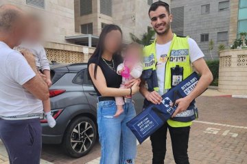 אשדוד: שני ילדים אחים ננעלו בשגגה ברכב, מתנדבי ידידים חילצו אותם בשלום • בידידים קוראים להורים לאמץ “כלל מפתח