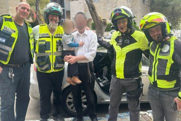 ירושלים: פעוט ננעל בשגגה ברכב, מתנדבי ידידים חילצו אותו בשלום • ״הגעתי במהירות עם אופנוע ידידים וחילצתי״ • צפו 🎥