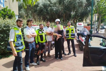 רמת גן: מתנדבי ידידים חילצו בשלום פעוט שננעל בשגגה ברכב • ״האמא לא הפסיקה להודות לנו*