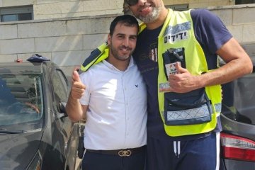 חדרה: תינוק ננעל ברכב בשגגה, מתנדבי ידידים חילצו אותו בשלום • “כוחות החירום המתינו שאפתח את הרכב בצורה נקייה ללא נזק”