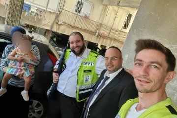 בני ברק: פעוטה שננעלה ברכב בשגגה, חולצה בשלום ע”י מתנדבי ידידים