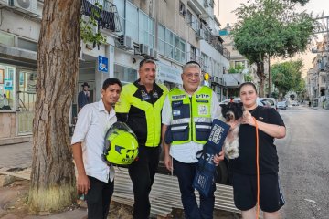 בני ברק: כלבה ננעלה בשגגה ברכב לעיני בעליה, וחולצה בשלום על ידי מתנדבי ידידים • ״הגברת הודתה לנו על המהירות בה הגענו לעזור לה״