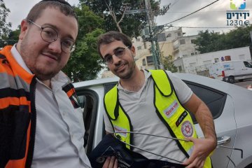 קרית אתא: שני אחים ננעלו בשגגה ברכב, מתנדבי ידידים חילצו אותם בשלום • בידידים קוראים להורים לאמץ “כלל מפתח”