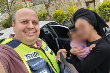 רבבה: תינוקת ננעלה בשגגה ברכב, מתנדב ידידים חילץ אותה בשלום • “תוך עשר שניות הגעתי למקום”