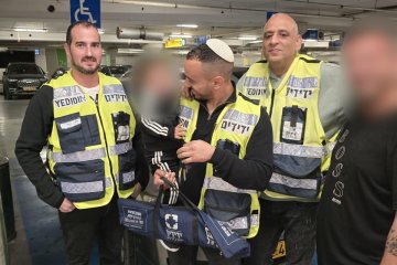 באר שבע: פעוט ננעל בשגגה ברכב, מתנדבי ידידים חילצו אותו בשלום • ״הצלחנו לחלץ את הפעוט במהירות על אף מורכבות הנעילה״