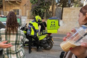 מקור ברוך: עירנותו של עובר אורח מנעה אסון • ילד נשכח ברכב וחולץ על ידי מתנדב ידידים שהוזעק למקום • צפו🎥