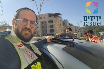 בית שמש: תינוק ננעל בשגגה ברכב, מתנדבי ידידים חילצו אותו בשלום • בידידים קוראים להורים לאמץ “כלל מפתח”