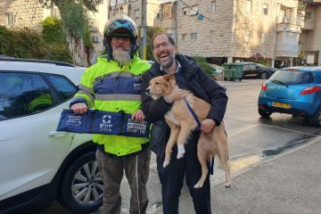 קטמון: כלב ננעל ברכב לעיני בעליו, מתנדב ידידים חילץ אותו בשלום