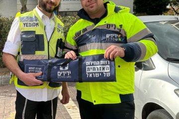 אשדוד: פעוט ננעל ברכב וחולץ בשלום על ידי מתנדבי ידידים • “זכות גדולה שבזכותי חיי המשפחה ממשיכים עם חיוך”